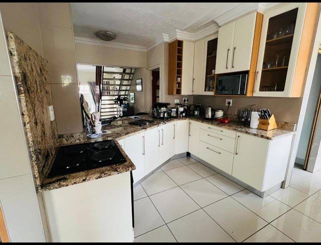 3 BEDROOM TOWNHOUSE FOR SALE IN EDEN GLEN